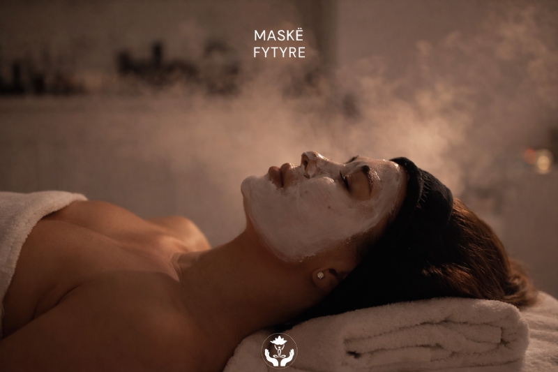 Maske fytyre, maske fytyre Tirana, maske profesionale fytyre, trajtim maske fytyre, maska fytyre spa, facial mask treatment, facial mask Tirana, maske hidratuese fytyre, maske ushqyese fytyre, maske pastruese fytyre, maske per poret